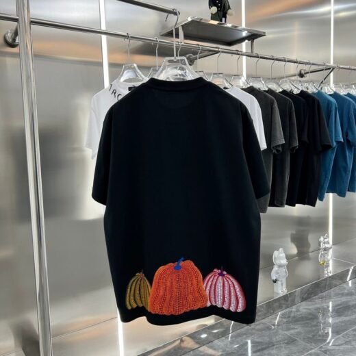 Louis Vuitton Dérive luxueuse : T-shirt à épaules tombantes Louis Vuitton