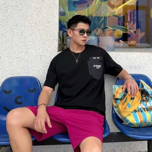Fendi T-shirt de luxe avec poche et logo Fendi imprimé
