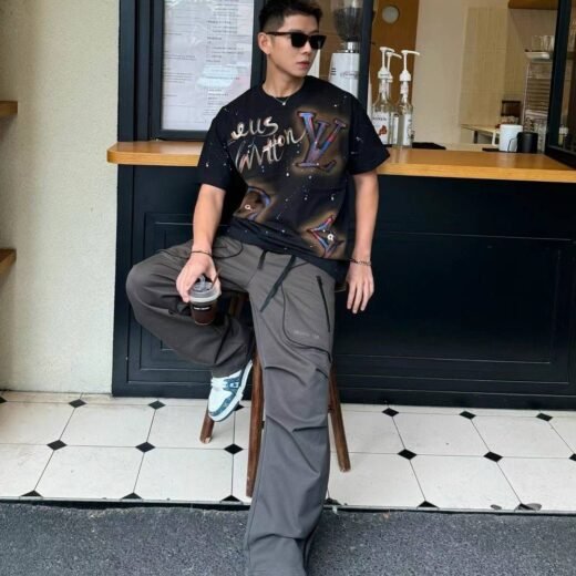 Louis Vuitton T-shirt tricou français à motif graffiti éclair fait main