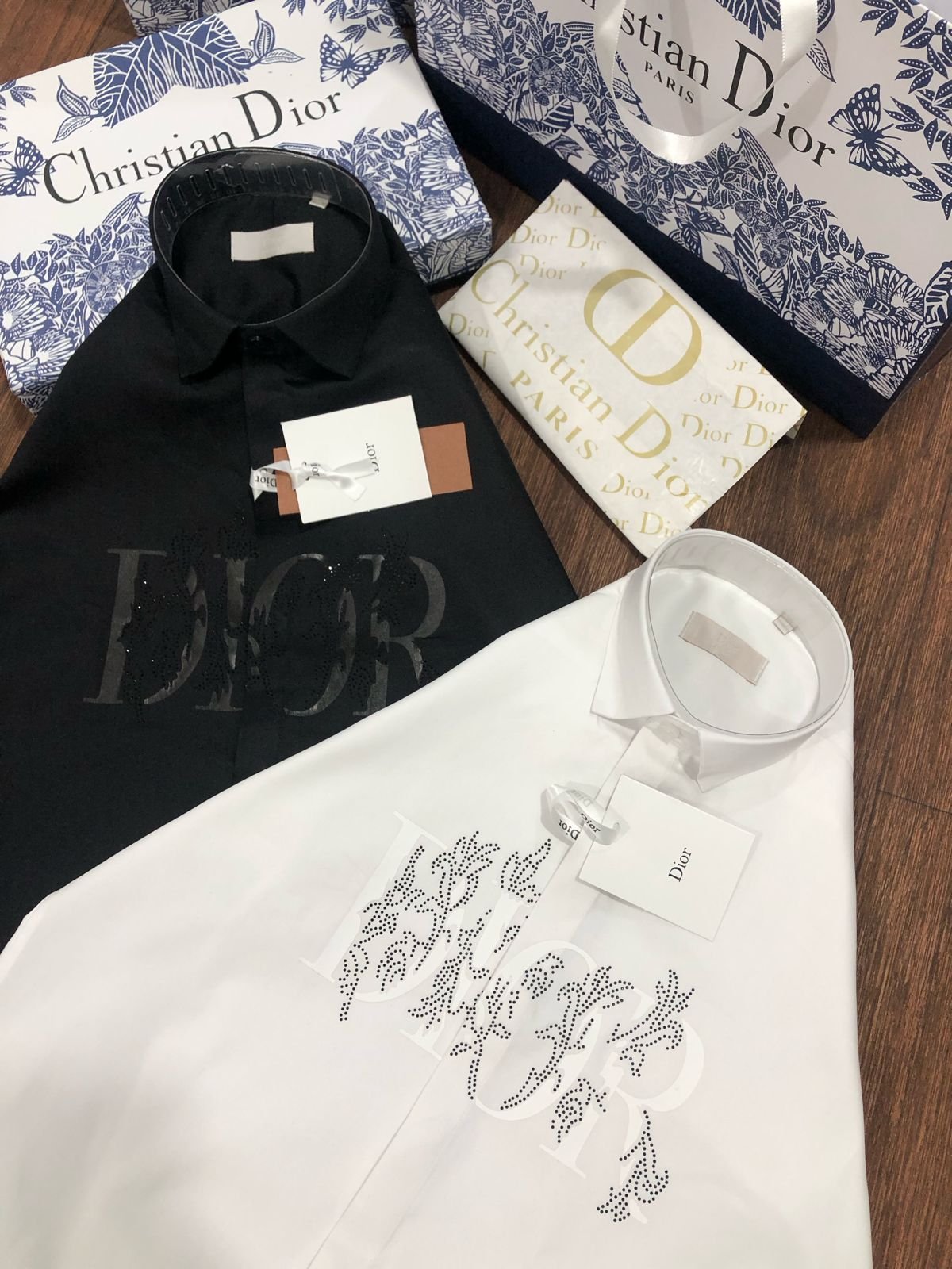 CHRISTIAN DIOR || LOGO DIOR PREMIUM AVEC MOTIF SWAROVSKI