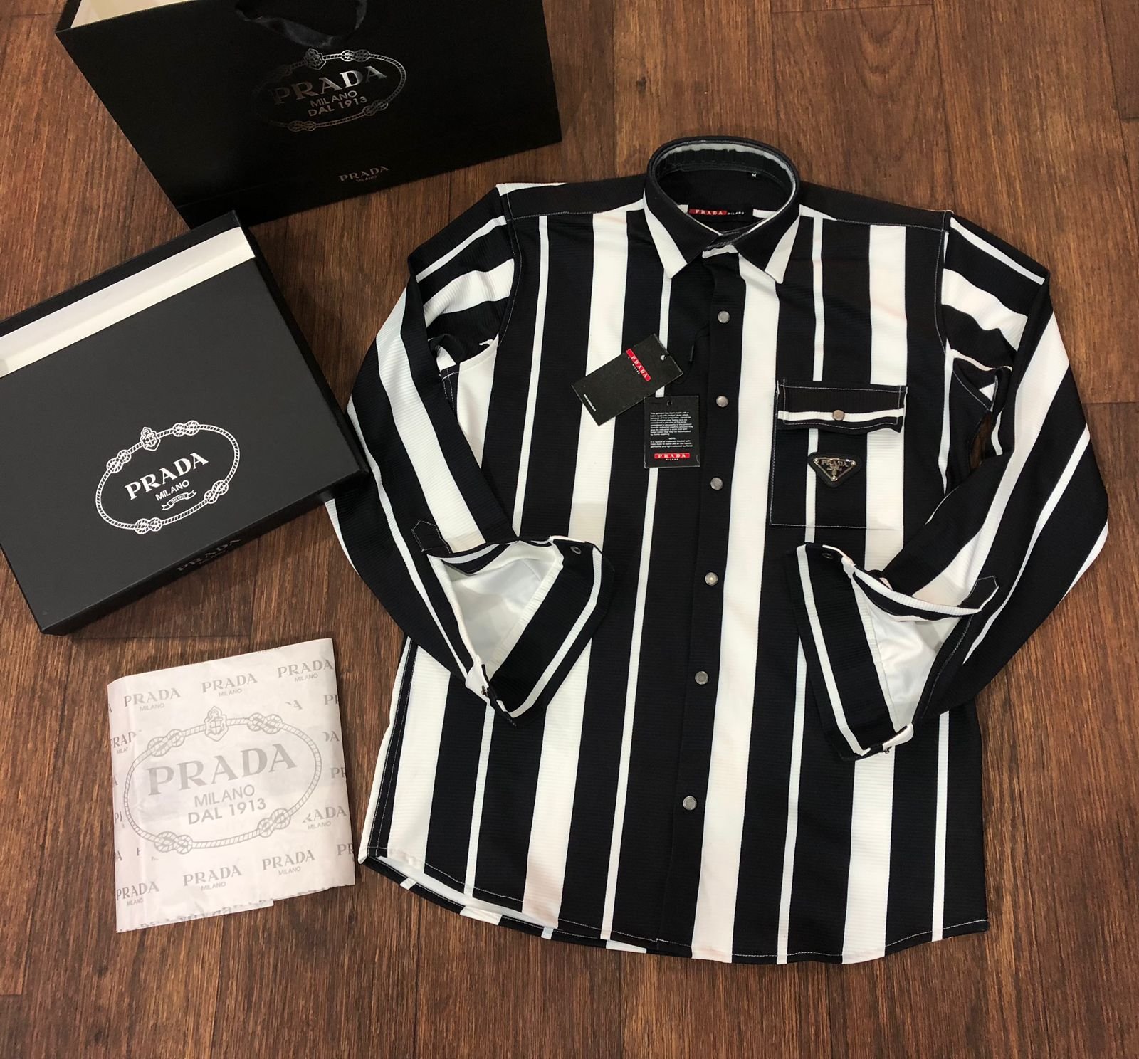 PRADA || Chemise oversize à col officier rayée X Maluma, noir et blanc