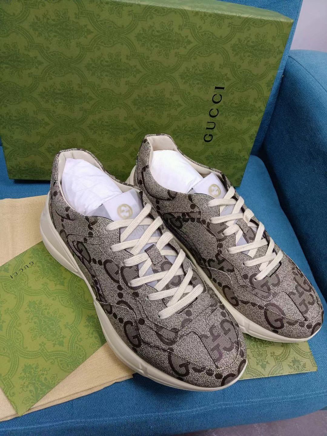 GUCCI || Baskets GG Rhyton en toile Supreme beige