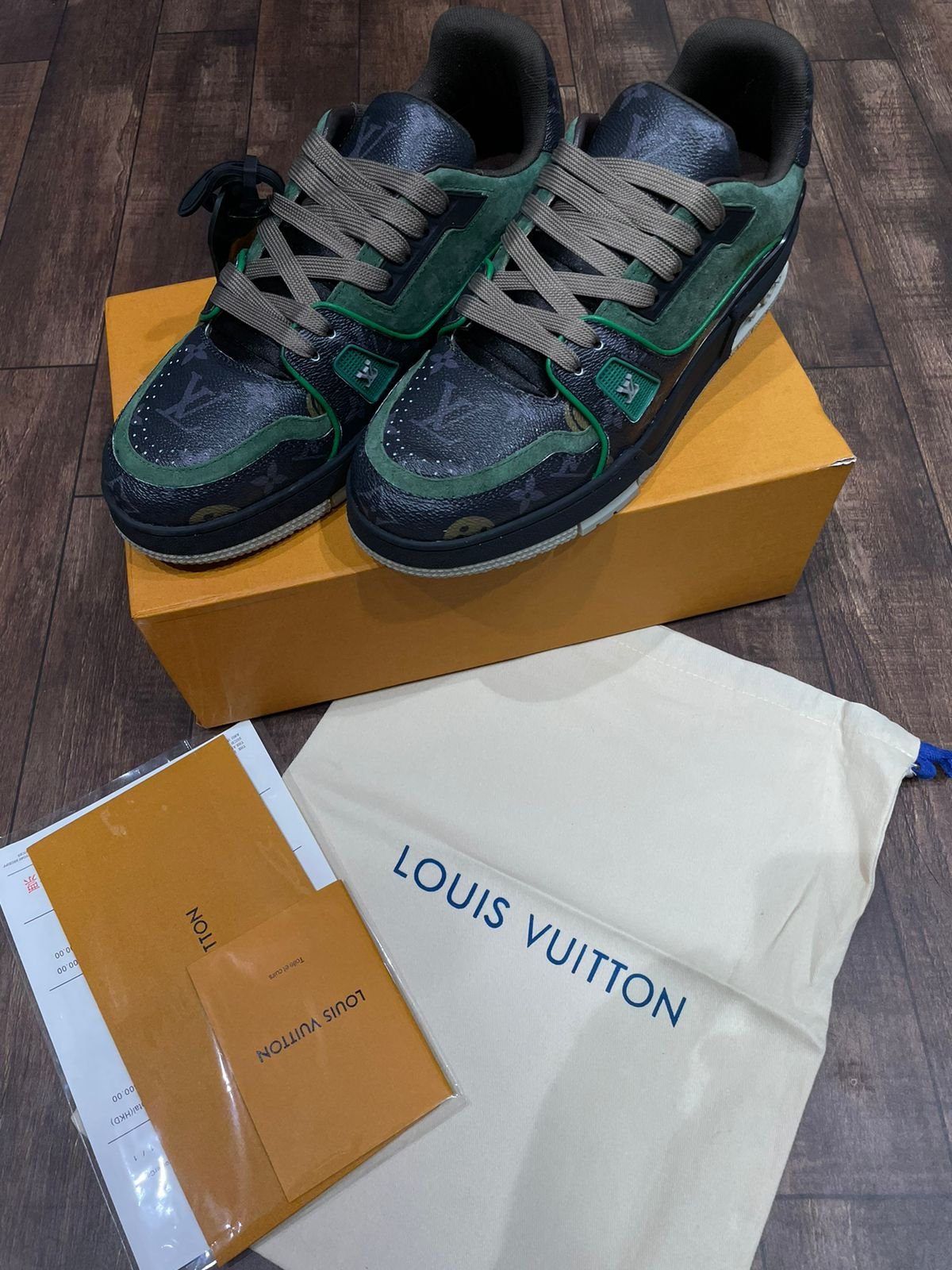 LOUIS VUITTON || Chaussures de sport à lacets