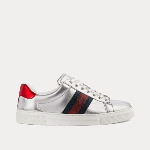 Gucci Baskets basses Ace en cuir métallisé argent – 35