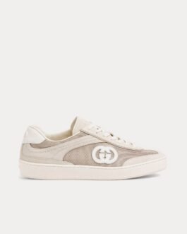 Baskets basses Gucci en daim beige clair avec G entrelacés
