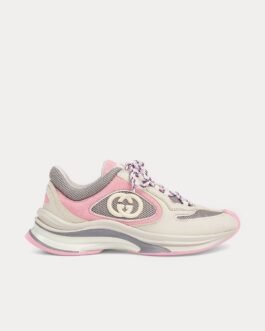 Baskets basses Gucci Run GG en daim ivoire/rose