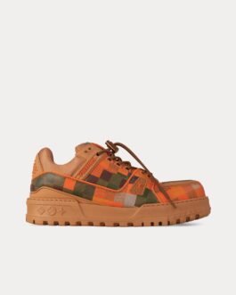 Baskets basses orange LV Maxi Trainer en cuir de veau imprimé damoflage