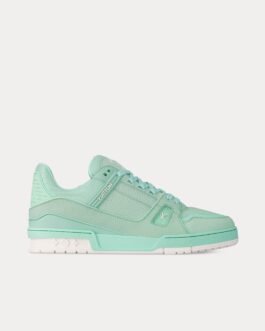 Baskets basses LV Trainer en cuir de veau grainé vert pastel