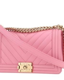 Sac bandoulière Chanel Boy en cuir matelassé chevrons rose