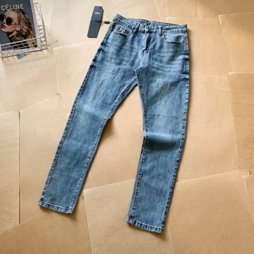 Fendi Jean en denim bleu clair avec logo brodé – Collection de luxe