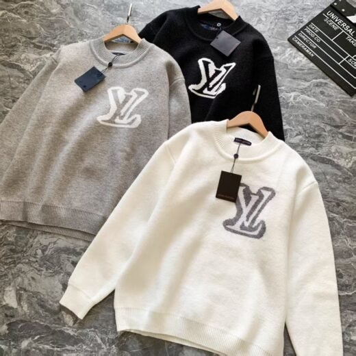 Louis Vuitton Pull brodé LV en laine – Logo emblématique