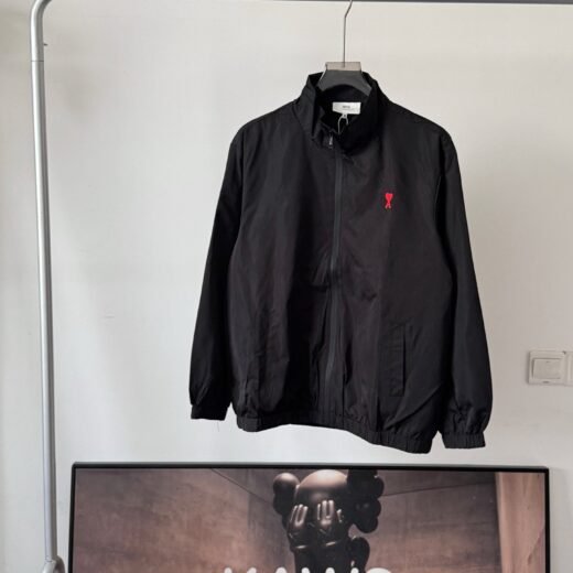 Gucci Veste Ami de Cœur – Coupe classique noire avec logo brodé rouge