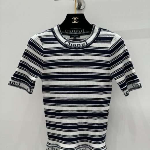 Chanel Pull marinière en soie à logo brodé