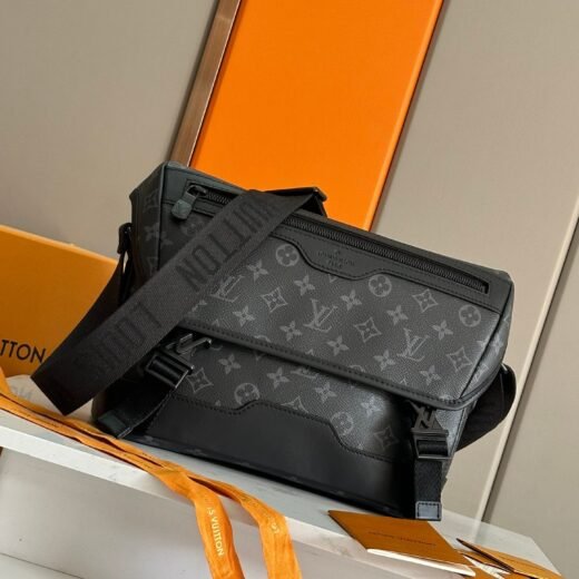 Louis Vuitton Sacoche Messenger Monogram Eclipse en cuir et toile