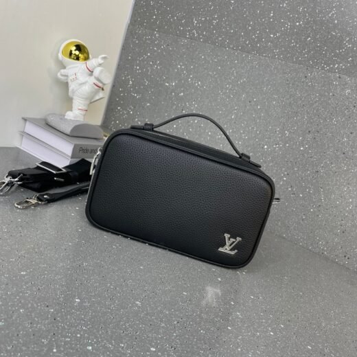 Louis Vuitton Sacoche noire en cuir grainé avec double fermeture éclair – Élégance et praticité au quotidien
