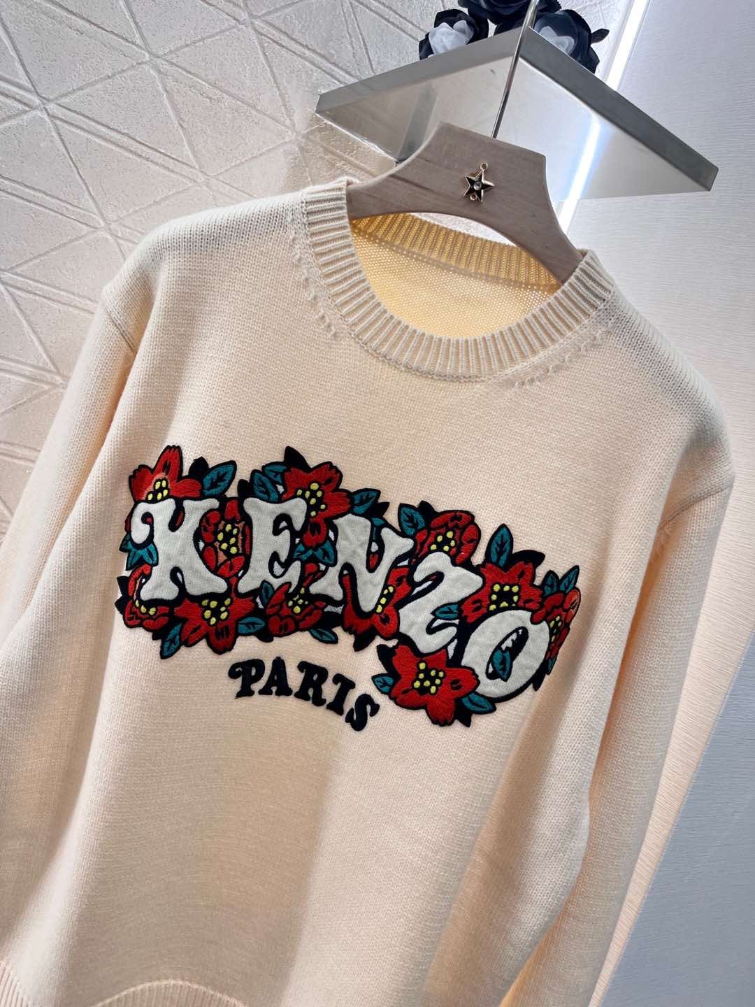 Kenzo Paris – Pull en laine motif floral – Confort et style