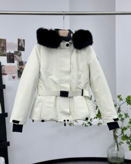 Veste doudoune Moncler de ski à capuche en duvet et peau lainée Laplance GORE-TEX