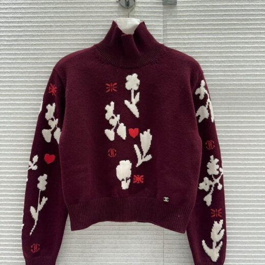Chanel Pull en cachemire bordeaux à motifs floraux et cœurs