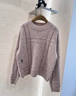 Pull Dior en laine et alpaga rose poudré à motif cannage