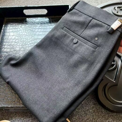 Hermès Pantalon en laine mélangée brodé H