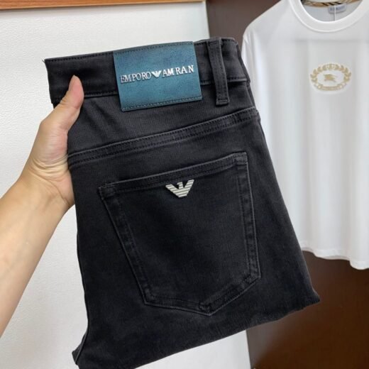 Giorgio Armani Jean Emporio noir – Coupe slim en denim stretch avec finitions emblématiques