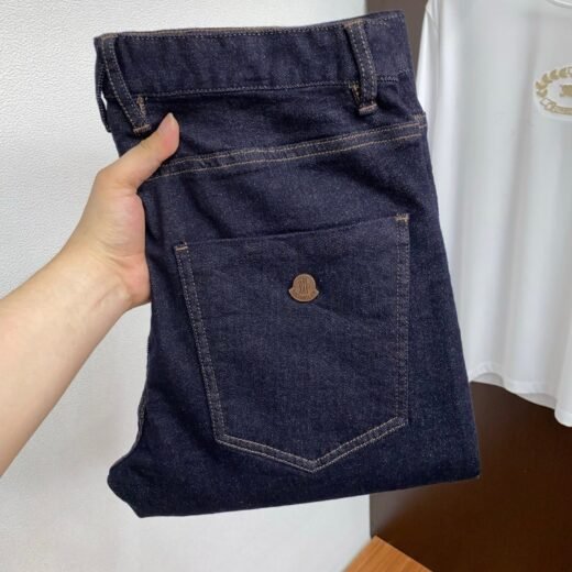 Moncler Jean bleu foncé coupe droite – denim premium avec finitions signature