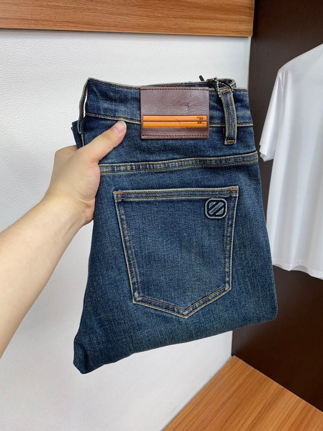 Zegna Jean en denim bleu – Coupe ajustée avec finitions en cuir