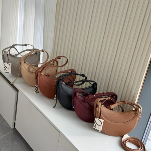 Polène Tonca – Sac en Cuir Grainé Demi-Lune