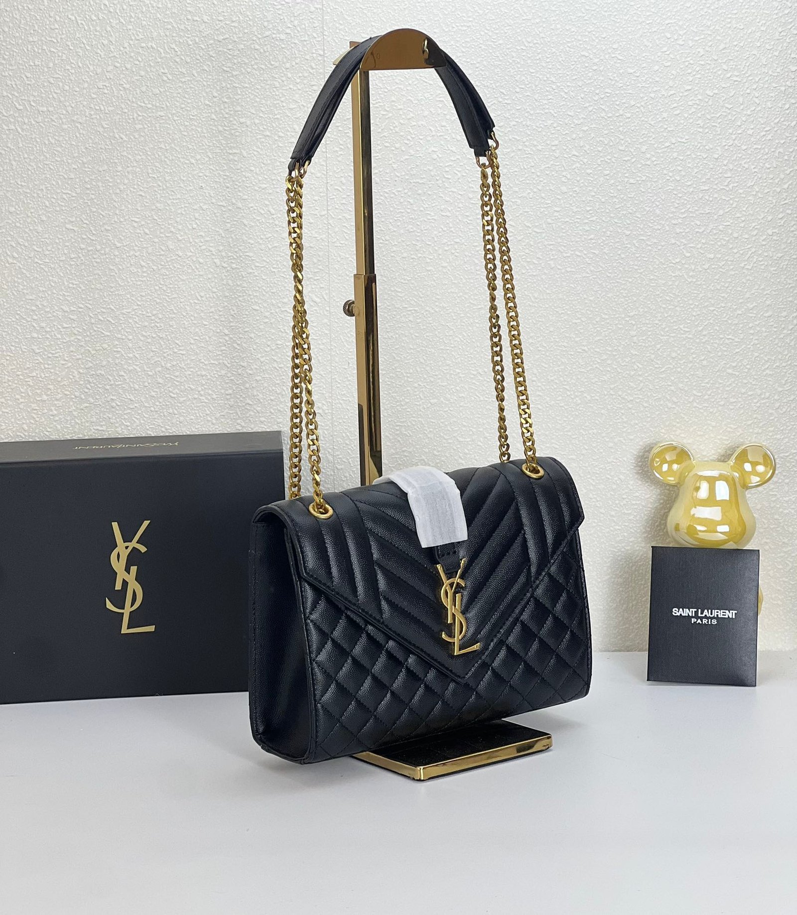 Saint Laurent Sac en cuir matelassé YSL doré