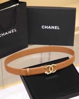 Ceinture Chanel en cuir de vachette , taille 80-120 cm, couleurs élégantes