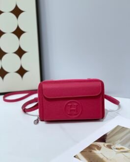 Portefeuille à bandoulière Hermès en cuir luxe – Élégance pratique et raffinée