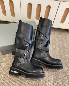 Bottes Balenciaga Stomper en cuir noir, élégance urbaine et confort