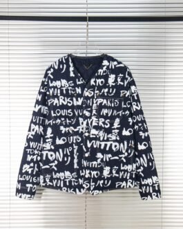 Veste en jean Louis Vuitton, un incontournable pour un style sophistiqué et décontracté