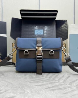 Sacoche Prada, un accessoire élégant et pratique conçu pour allier style sophistiqué et fonctionnalité.