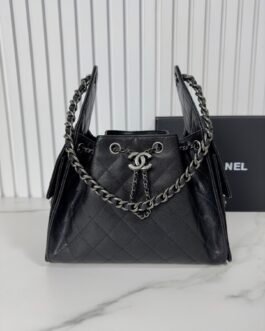 Sac seau Chanel 25 en cuir luxe – Élégance intemporelle et pratique