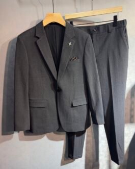 Ensemble costume Louis Vuitton, conçu pour allier sophistication et confort