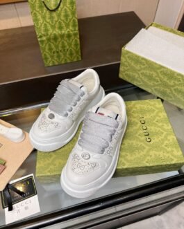 Basket Gucci Screener en cuir blanc, cristaux GG et style chic