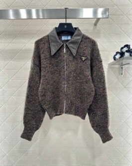 Veste Prada en Maille à Col Contrasté – Élégance et Confort