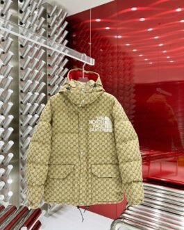 Doudoune The North Face x Gucci – monogramme beige GG