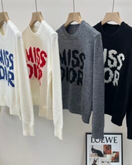Pull en maille motif « MISS DIOR » col rond