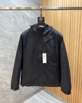 Veste Technique Alo Yoga à Capuche Matelassée - Élégance et Performance