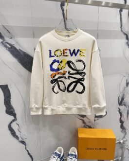 Pull Loewe, une pièce emblématique alliant élégance et confort