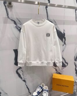 Pull Loewe, une pièce incontournable alliant élégance intemporelle et confort exceptionnel