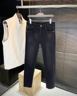 Jean Burberry noir en denim stretch - Élégance et confort assurés Mixte
