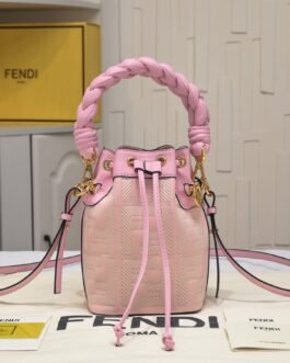 Mini sac seau Mon Trésor de Fendi, une pièce emblématique