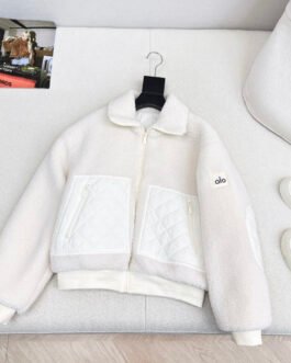 Alo Yoga – Blouson sherpa zippé, poches matelassées