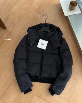 Doudoune courte matelassée à capuche Alo Yoga