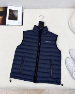 Miu Miu – Gilet doudoune léger zippé avec col montant