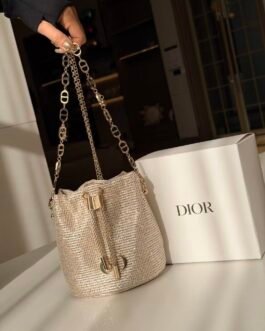 Sac Dior Beauty, un accessoire de luxe conçu pour allier praticité et sophistication