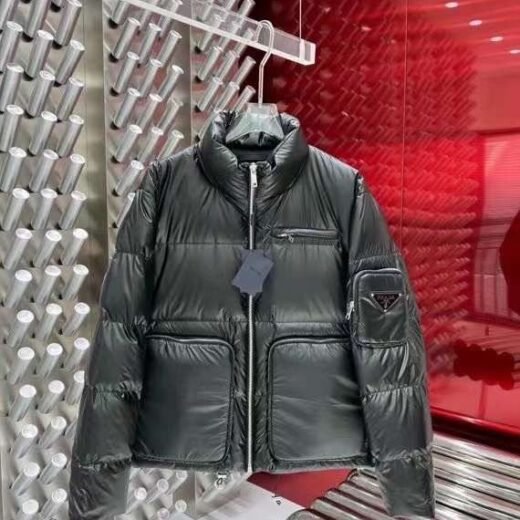 Prada Doudoune à capuche en nylon léger noir